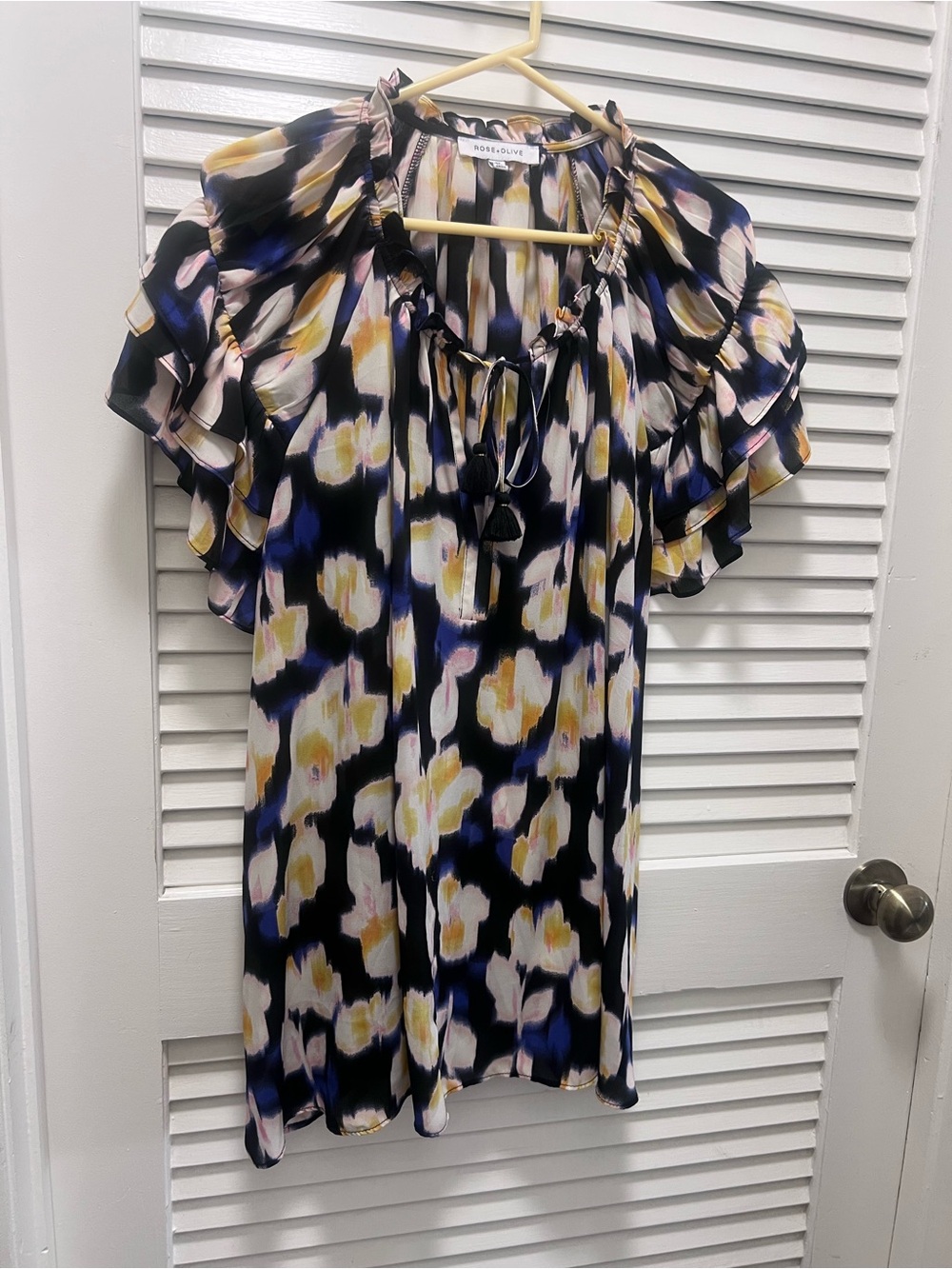 Rose & Olive Black Floral Tie-Neck Ruffle Sleeve Blouse